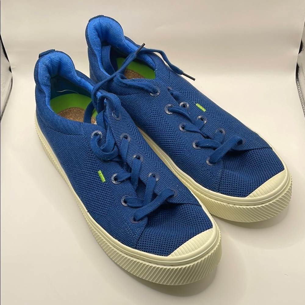 Cariuma - Classic Casual Sneaker Shoes - Blue / Cream - 11